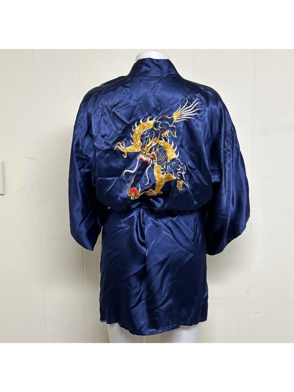 Vintage Liquid Satin Dragon Robe Size L Smoking Jacket Lounge Embroidered Kimono